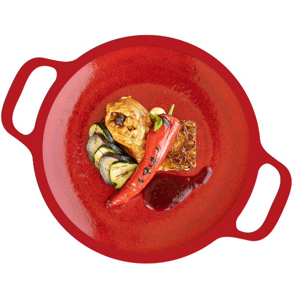Kipstrudel, veenbessensaus, groentemix en roseval aardappelen (NA)